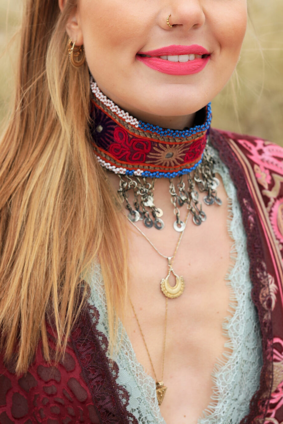 choker bordeaux sun white beads