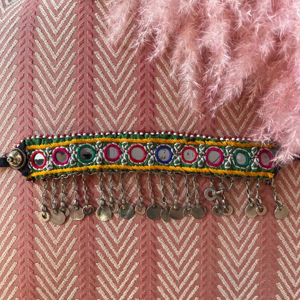 The green yellow coloured choker 